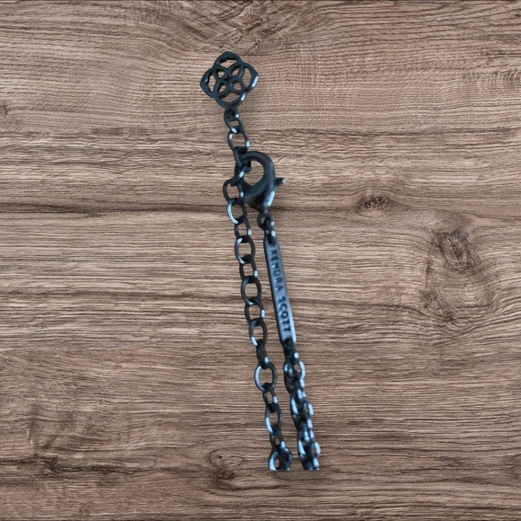 Kendra Scott Black Banded Agate Rayne Pendant Necklace in Gunmetal - Picture 4 of 4